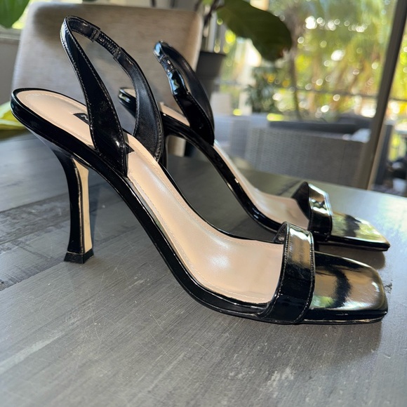 Nine West black patent leather strappy heel sandals size 9 - Picture 1 of 9